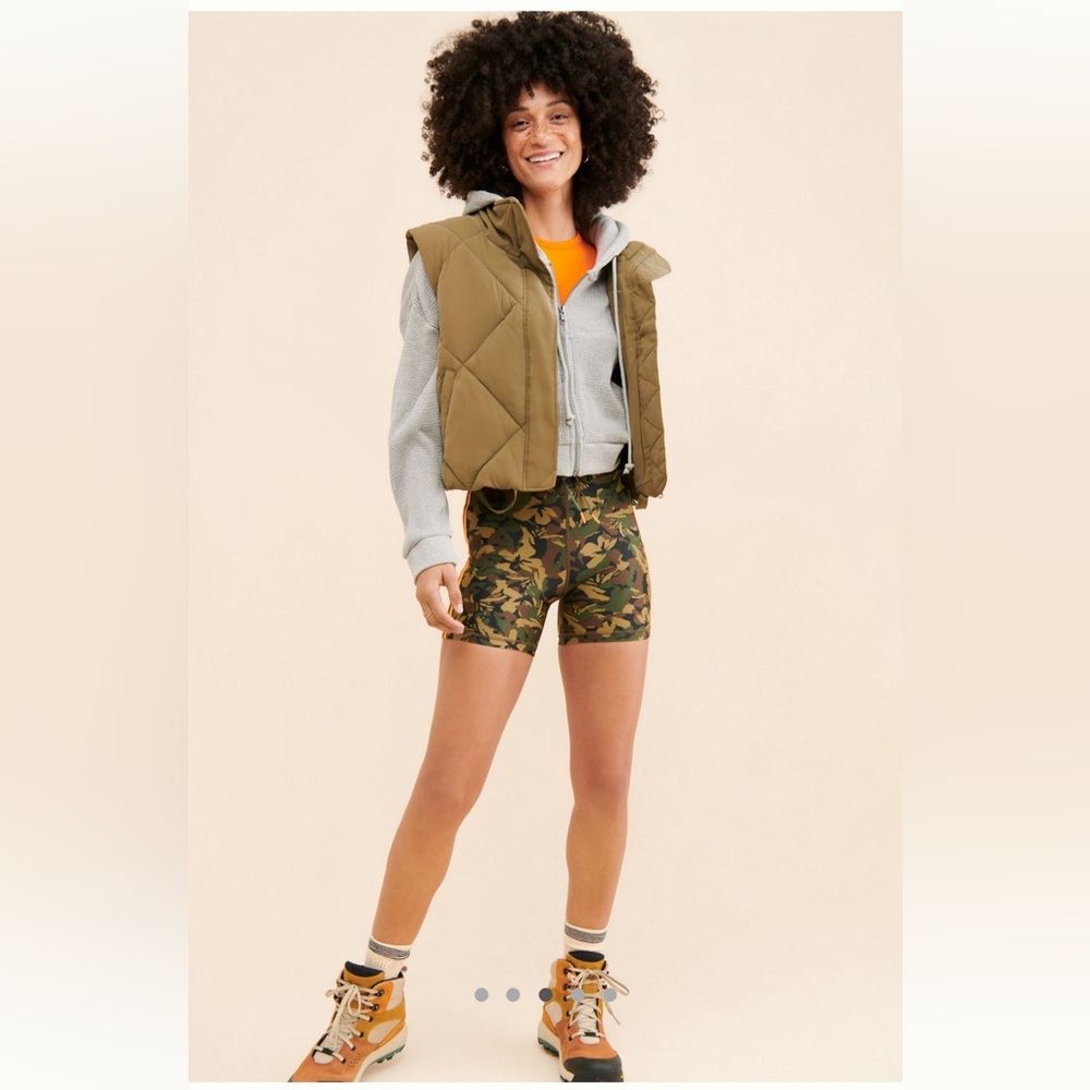 The Upside Basecamp Spin Bike Shorts Anthropologie Camo Floral Print Size Large